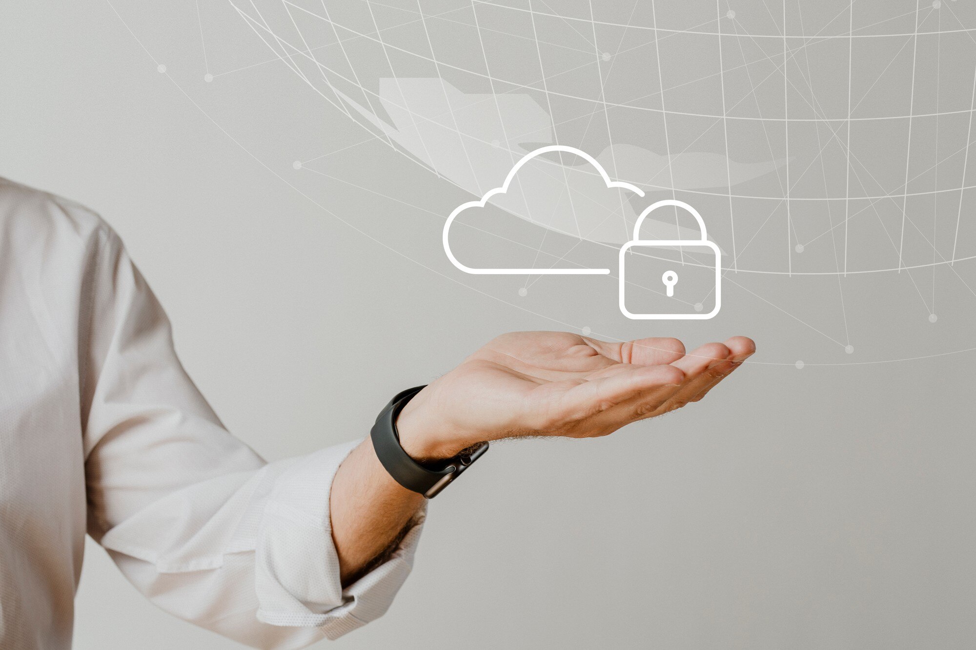 mano-che-tiene-il-sistema-cloud-con-protezione-dei-dati_53876-124620